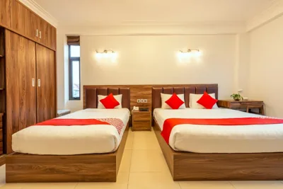 Chambre triple avec vue sur la ville — Westlake Tay Ho Hotel 696 Lạc Long Quân